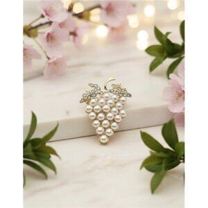 Vintage Grape Cluster Brooch Faux Pearl Crystal Leaves Gold Tone 2 Inch